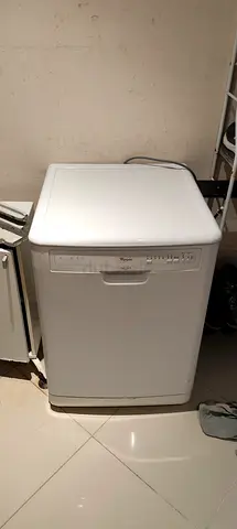 White freestanding dishwasher - good working condition
