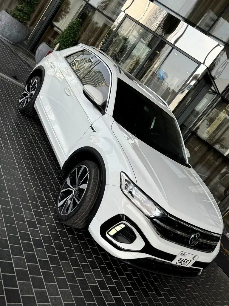 Volkswagen T-Roc 2022 — photo 1 of 8