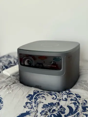 JMGO J10 smart projector dynaudio speakers