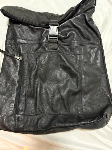 Black leather messenger/shoulder bag with buckle strap