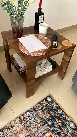Wooden side/end table with lower shelf: measuring 51x51 cm
