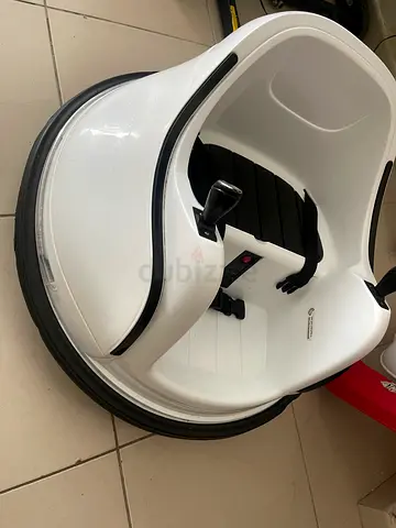 White baby booster/feeding seat with safety straps - good condition