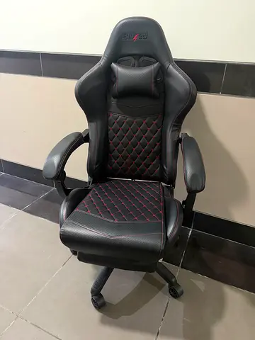 Gaming chair with footrest