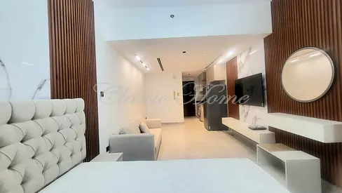 Upgraded Unit| Fully Furnished| Available by Mid March