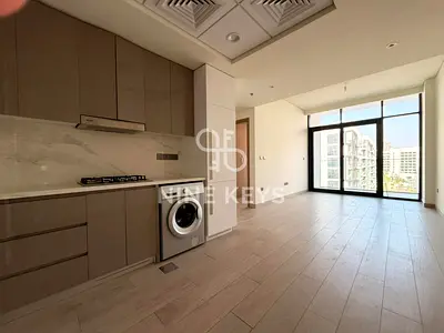Corner 2BR | High Floor | Pool & Boulevard View | Chiller Free