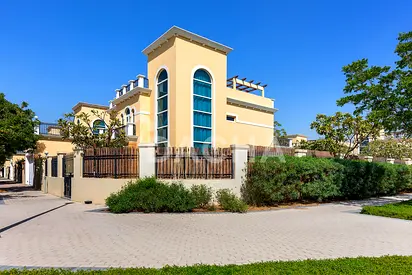 Private Pool | Single Row | Vacant