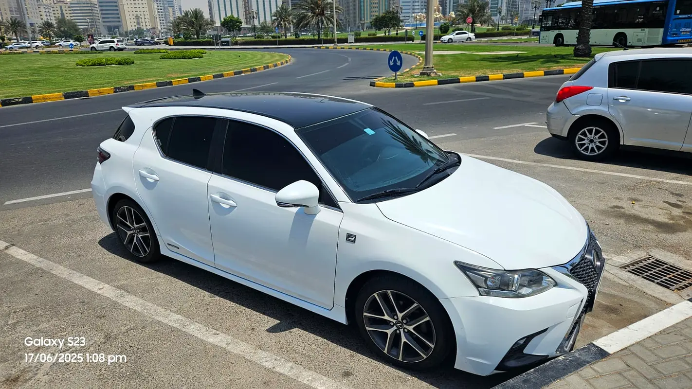 Lexus CT-Series 2016 — photo 1 of 12