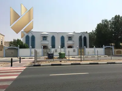 فيلا تجارية للإيجار في شارع المدارس – منطقة العزرة – الشارقة مناسبة للحضانة أو دار رعاية أو مختلف الأنشطة التجارية المرخصة  تقع على شارع رئيسي في موقع