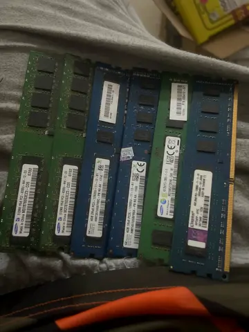 Lot of 8 DDR3 Desktop RAM modules (used)