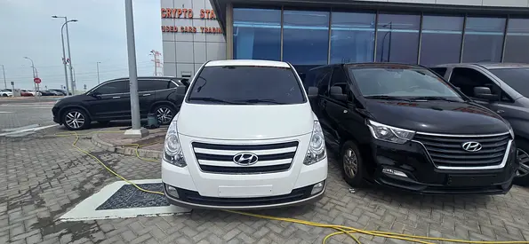 Hyundai H1 GL Plus 2017 - Well Maintained - Korean Specs