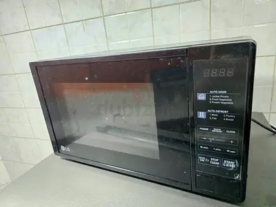 ميكرويف LG بحالة الجديد  .. LG microwave in like-new condition