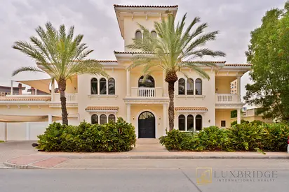 Luxurious | Beach Front | Vacant