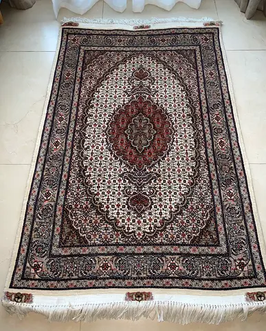 Beautiful Traditional Persian Area Rug