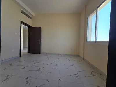 شقة غرفتين وصالة (ثاني ساكن) _ غرف ماستر _ 3 حمامات _ تكييف مركزي _ صيانة على المالك _ موقع مميز خلف السوق الصيني _  40,000 درهم سنوياً _ 4 دفعات