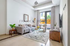 Upscale 2BR Loft with Study in Downtown Dubai | Ideal for Mid - Term, Monhtly &amp; Weekely Stays | 