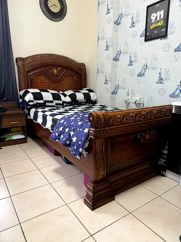 Carved solid wood single/twin bed (with mattress)