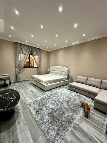 Room for rent in villa