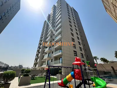 Fully Furnished Studio Pool & Open View Fitted Kitchen