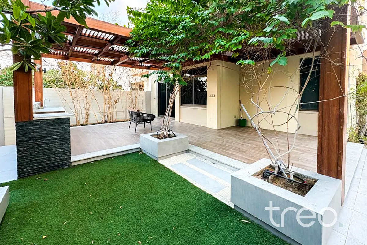 SPACIOUS PLOT| FULLY UPGRADED| SINGLE ROW| EXCLUSIVE