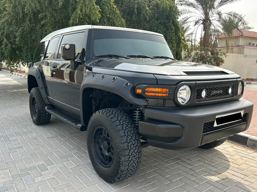 Toyota FJ Cruiser 2016 — photo 1 of 15