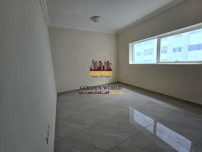 شقة ثلاث غرف وصالة مع بلكونة في المجاز 2 بمساحات راقية وتصميم عملي مع غرفة ماستر وغرفة غسيل وتكييف موفر للطاقة في موقع مميز