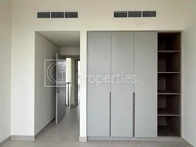 Spacious 3BR Townhouse | Prime Location