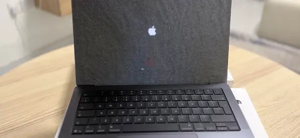 MacBook Pro M5 1TB 16GB (Original Box- 5 Days- never used ) Changed mind sale