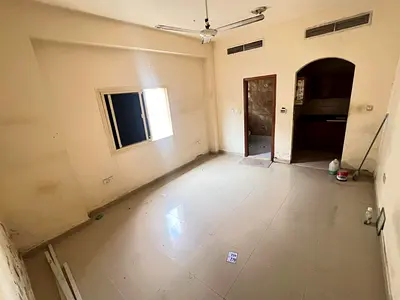 استديو في العاليا خلف البيت المتوحد  تكييف مركزي  صيانه علي المالك  السعر 17 الف