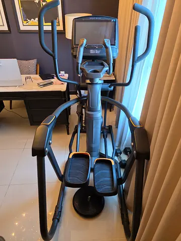 Elliptical Cross Trainer — Home Cardio Machine, Like New - Matrix