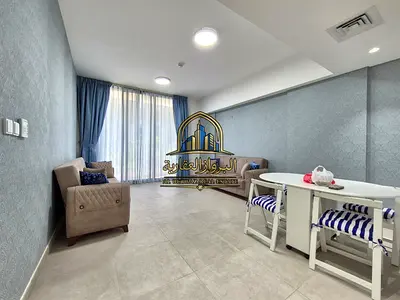 شقة فاخرة واسعة مفروشة مكونة من غرفة نوم واحدة وصالة للإيجار في ريحان-1 الجادة