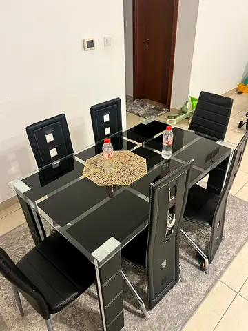 4 CHAIR + TABLE (glass type)