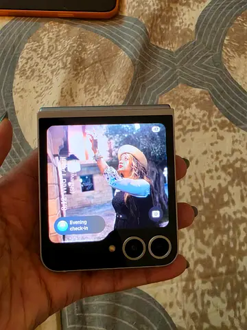 SAMSUNG Z FLIP 6,UAE VERSION FLULLY ORINAL BOX