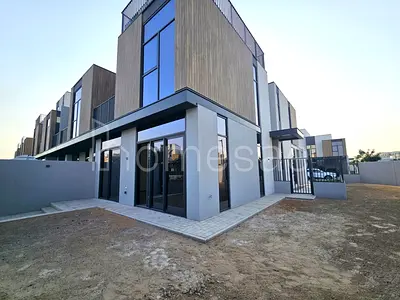 SINGLE ROW | END UNIT | Large Plot | Type 4B2 G+2