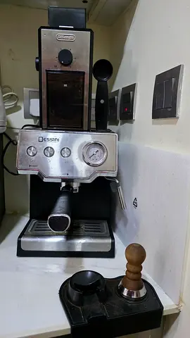 Semi-automatic espresso machine with tamper — Delonghi kg89 grinder good working condition