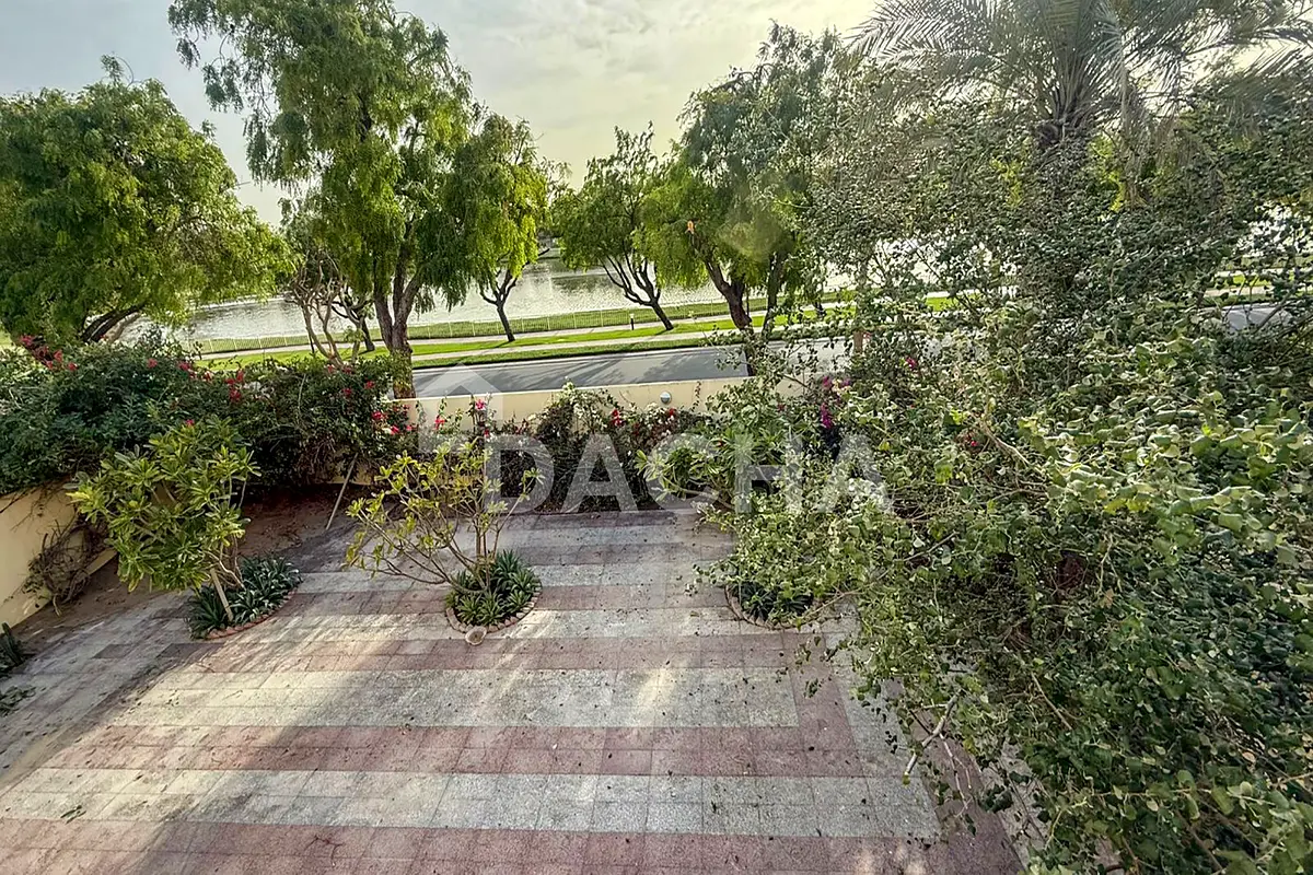 Renovation Opportunity | Single Row | Vacant