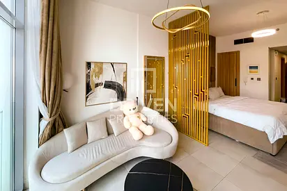 Fully Furnished | Bright Studio | Mid Floor