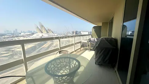 Museum Views | Vacant | High floor | Beach Acess