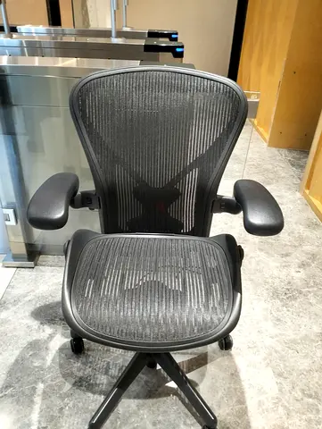 Selling for Herman Miller Areon classic chair size B size and C available