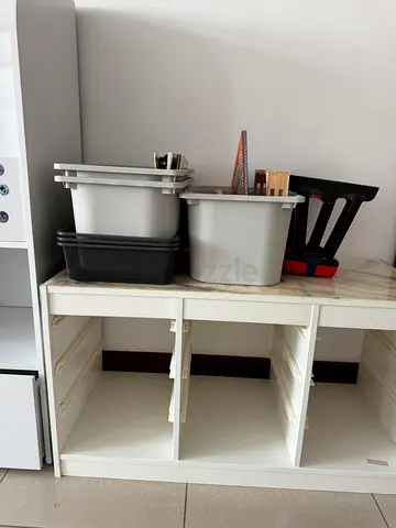 White childrens storage bookshelf with drawers