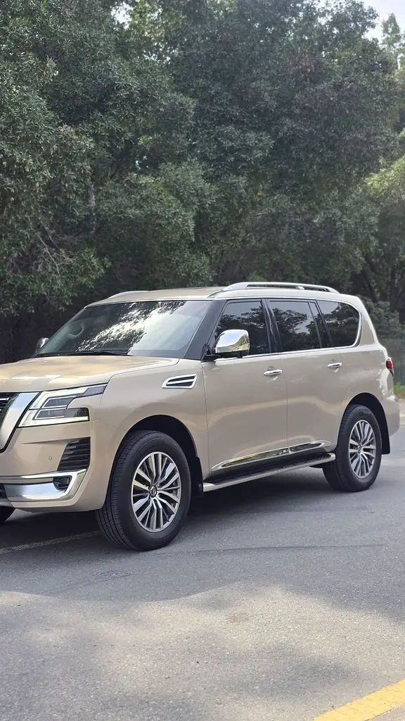 Nissan Patrol 2021 — photo 1 of 19