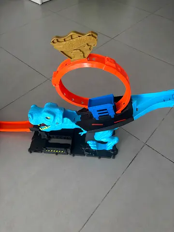 Hot wheel dinosaur track