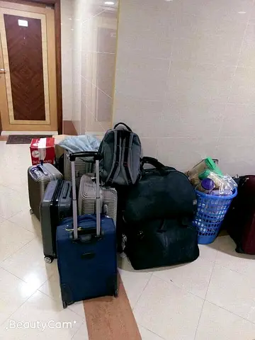 Handcarry bag luggage And Cartoon Boxes And Home Furniture Movers shifter dubai any place