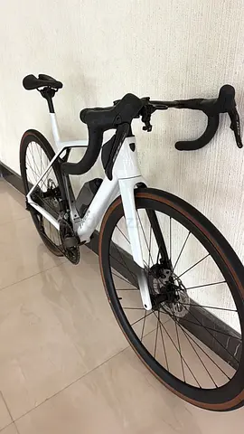 Trek Madone- SL08 Gen-2025-shimano-105-12 speed di2- disc