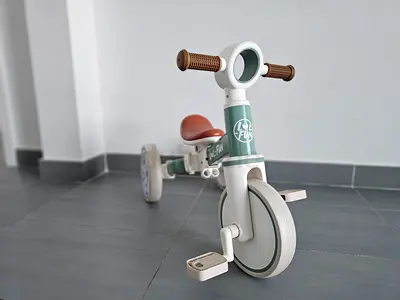 My toddlers 3-wheel ride-on tricycle (good condition)