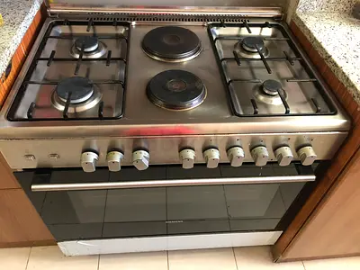 Siemens cooking range ( 4 gas+ 2 hot plate + oven)