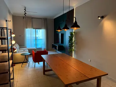 Bed space in marina + few mins walk to dmcc metro