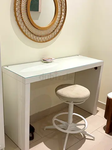 White dressing table vanity with round stool (good condition)