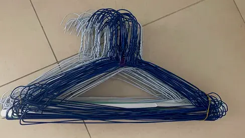 Set of blue and white clothes hangers 80 ps