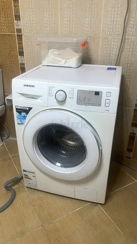 غسالة ملابس ماركة سامسونج ٧ كجم