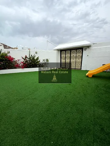 للبيع بيت 8000 قدم